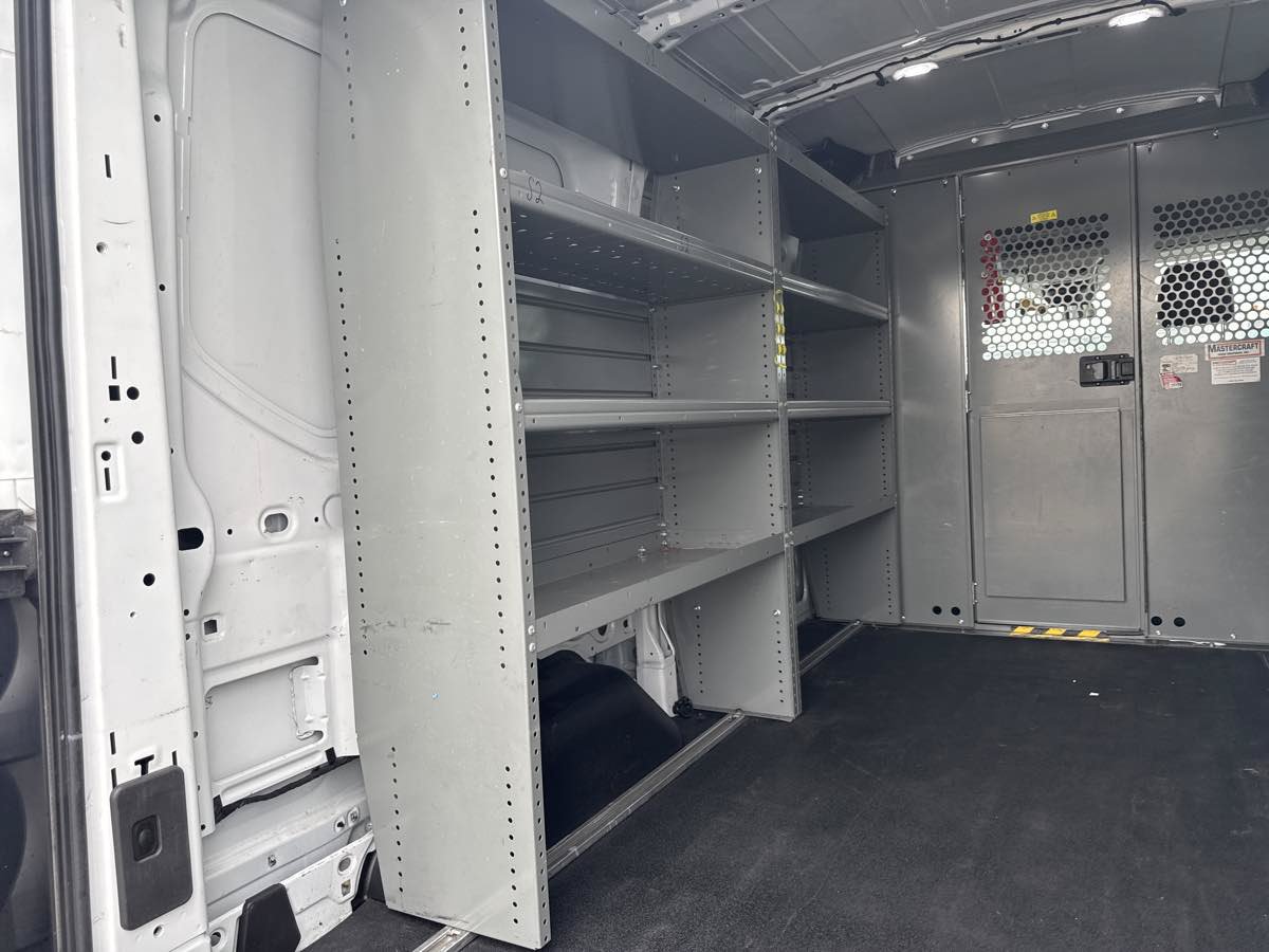 Used 2019 Ford Transit 250 130 Medium Roof RWD image 9