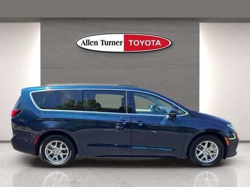 Used 2022 Chrysler Pacifica Touring-L FWD image 5