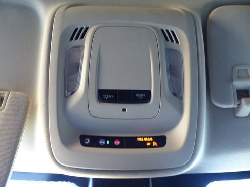 Used 2022 Buick Envision Preferred FWD image 36