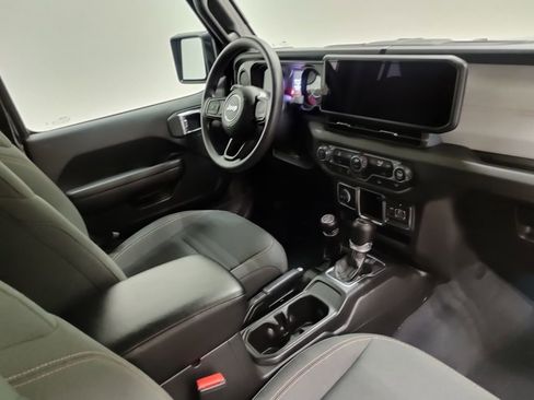 Used 2024 Jeep Wrangler Unlimited Sport AWD/4WD image 17