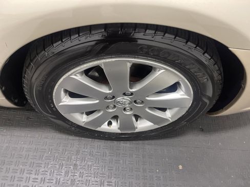 Used 2005 Toyota Avalon XLS image 26