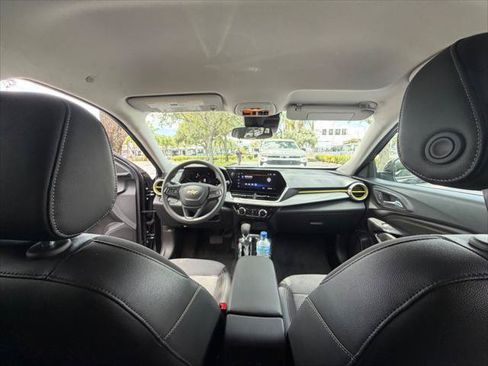 Used 2025 Chevrolet Trax LT FWD image 21