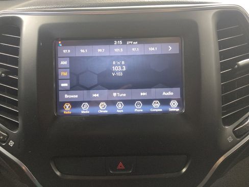 Used 2019 Jeep Cherokee Latitude w/ Popular Appearance Group image 25