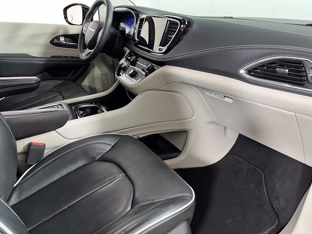 Used 2023 Chrysler Pacifica Limited AWD/4WD image 45