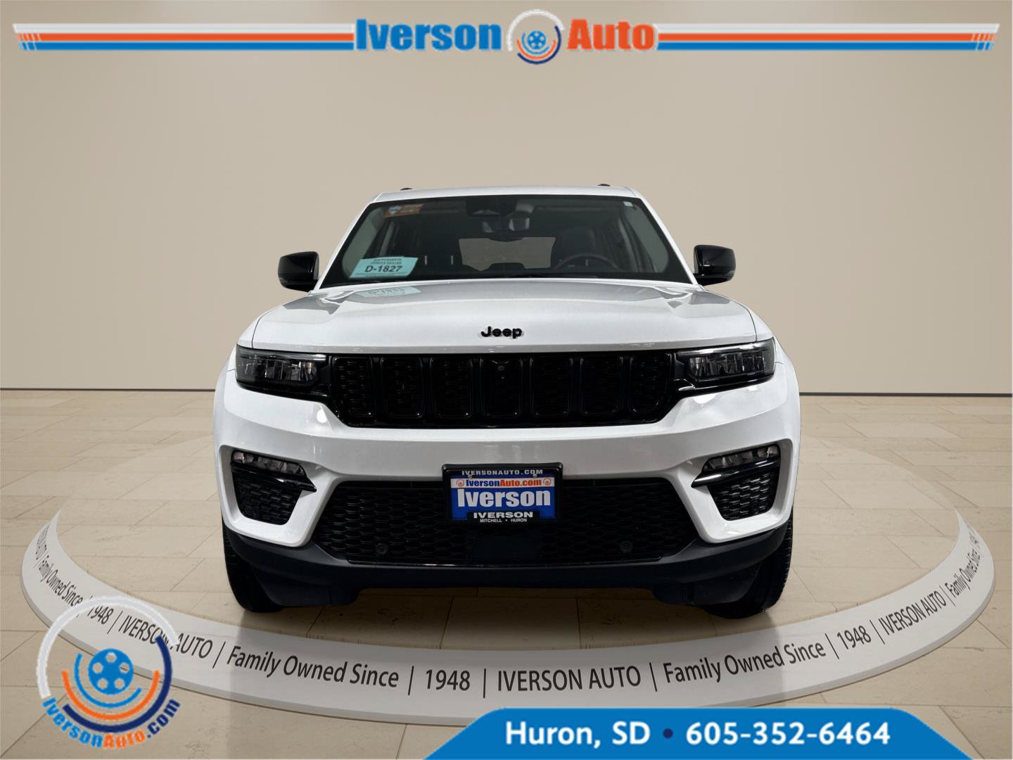 Used 2023 Jeep Grand Cherokee Limited w/ Luxury Tech Group II AWD/4WD image 2