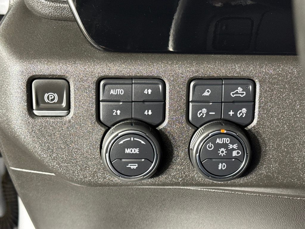 Certified 2024 Chevrolet Silverado 2500 LTZ AWD/4WD image 25