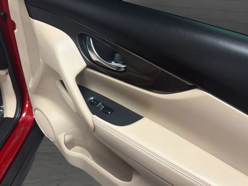 Used 2019 Nissan Rogue SV FWD image 18