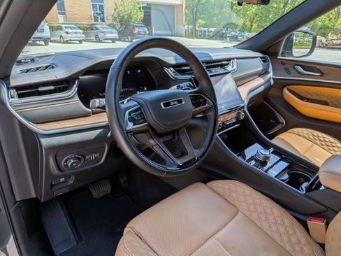 Certified 2022 Jeep Grand Cherokee Summit w/ Adv Protech Group IV AWD/4WD image 15
