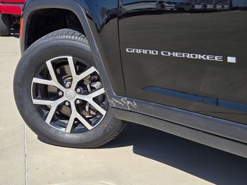 Used 2024 Jeep Grand Cherokee L Limited w/ Luxury Tech Group II image 31