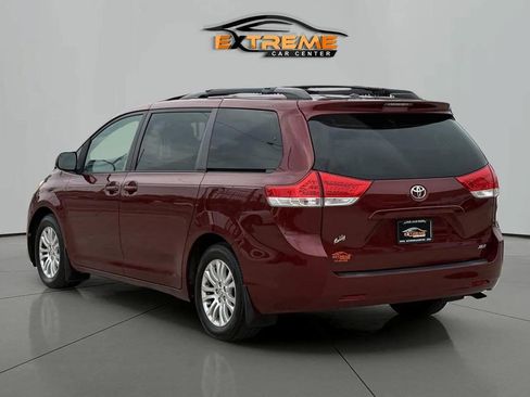Used 2013 Toyota Sienna XLE FWD image 4