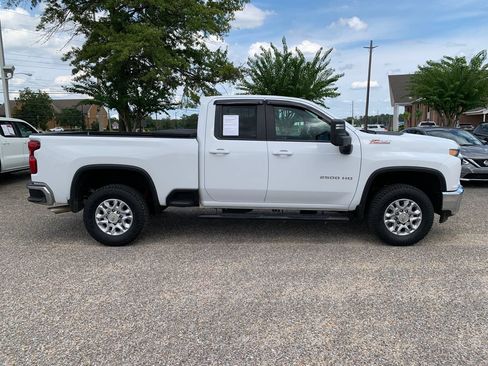 Used 2021 Chevrolet Silverado 2500 LT w/ Convenience Package AWD/4WD image 2