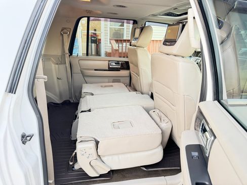 Used 2015 Lincoln Navigator L 4WD image 43