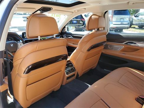 Used 2021 BMW 750i xDrive w/ Executive Package image 15
