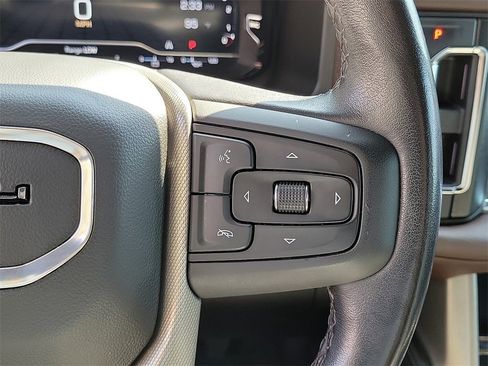 Used 2022 GMC Yukon XL Denali w/ Denali Premium Package image 5