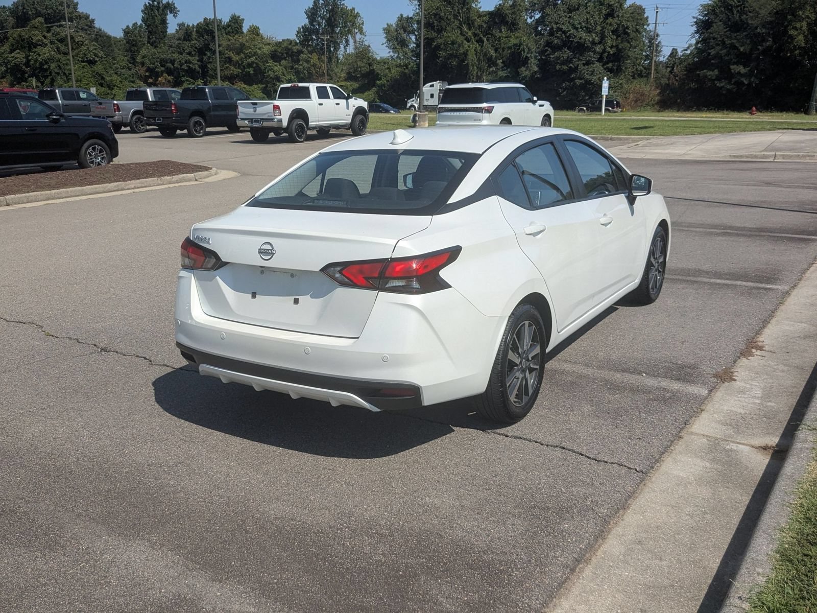 Used 2025 Nissan Versa SV FWD image 3