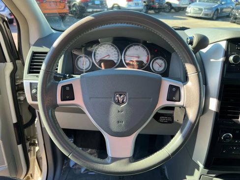 Used 2010 Dodge Grand Caravan SXT image 15