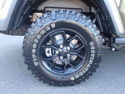 New 2025 Jeep Gladiator Willys image 9