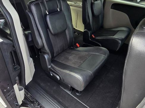 Used 2019 Dodge Grand Caravan SXT FWD image 15