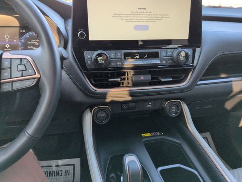 Certified 2025 Toyota Grand Highlander AWD Hybrid image 17