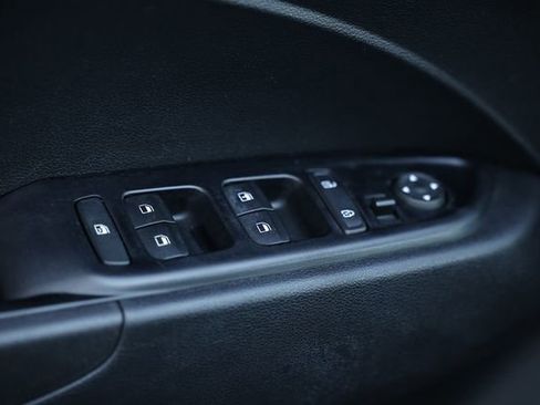 Used 2023 Hyundai Venue SE image 15