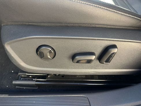 Used 2025 Volkswagen Jetta SE image 23