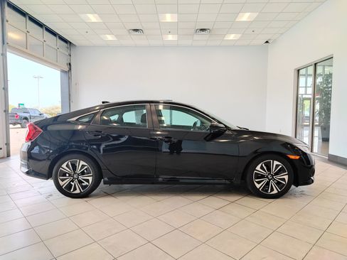 Used 2017 Honda Civic EX-T image 2