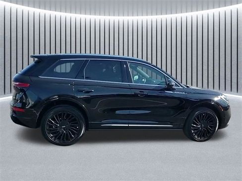 Used 2022 Lincoln Corsair Reserve w/ Equipment Group 201A image 3