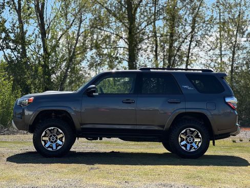 Used 2020 Toyota 4Runner TRD Off-Road Premium AWD/4WD image 4