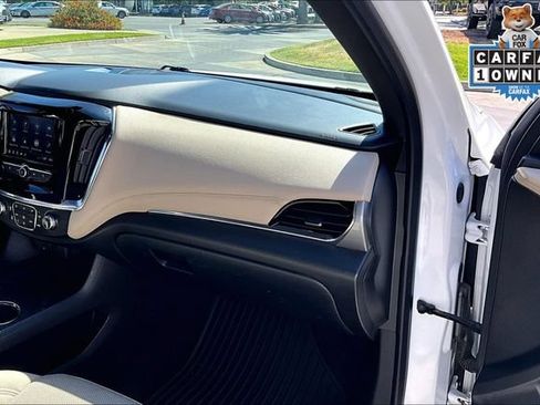 Used 2023 Chevrolet Traverse LS FWD image 16