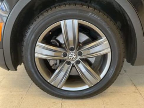 Used 2020 Volkswagen Tiguan SEL FWD image 24