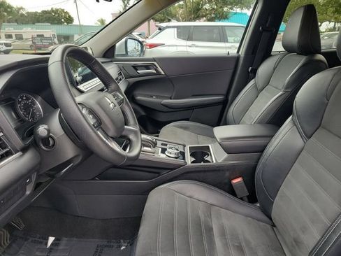 Used 2024 Mitsubishi Outlander SE FWD image 17
