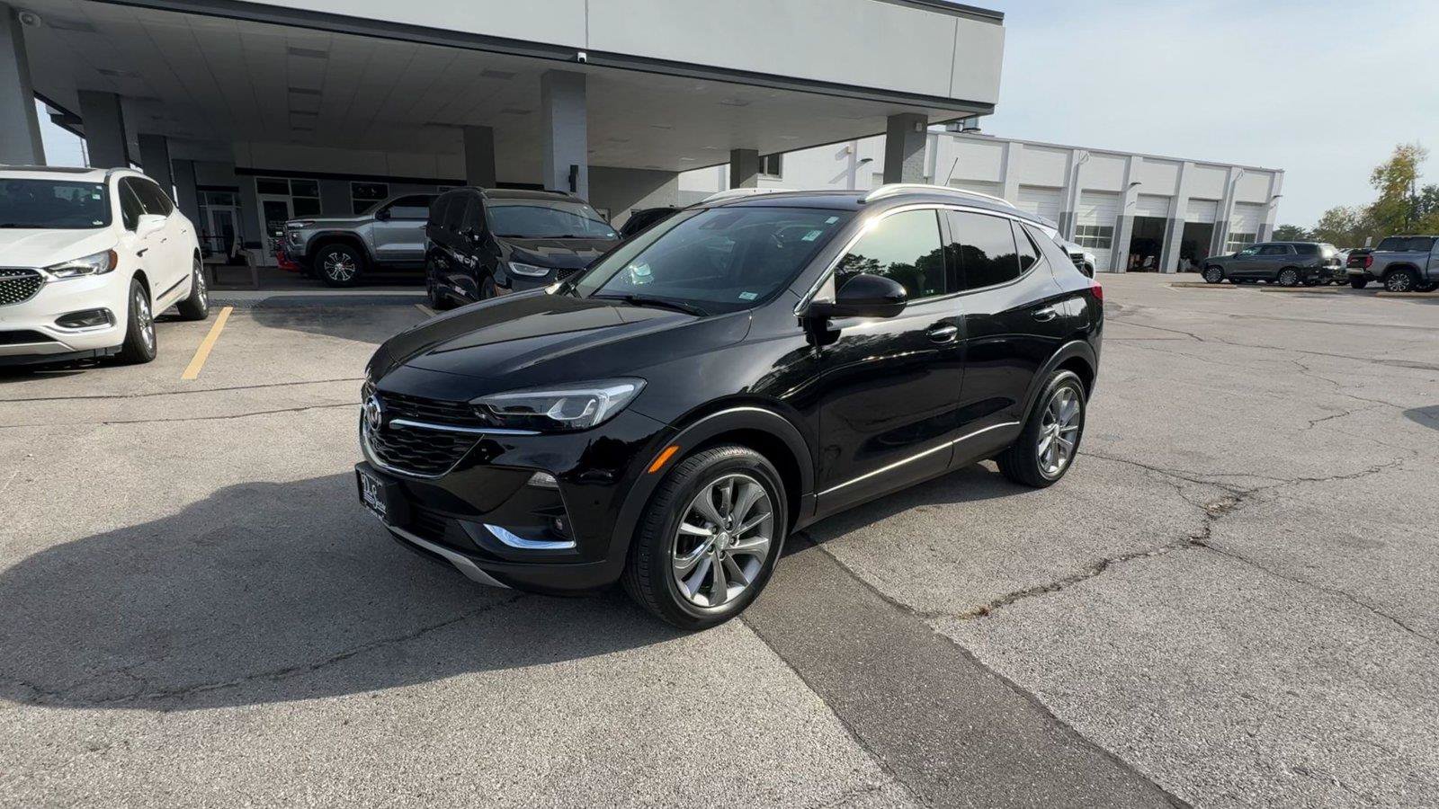 Used 2023 Buick Encore GX Essence w/ Experience Buick Package FWD image 5