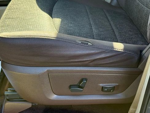 Used 2018 RAM 1500 SLT image 17