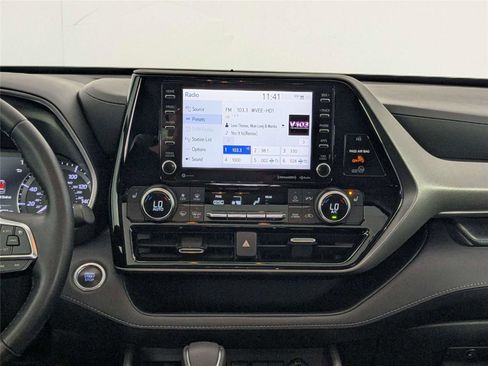 Certified 2021 Toyota Highlander XLE image 42