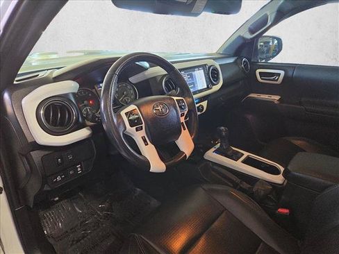 Used 2021 Toyota Tacoma TRD Sport w/ TRD Premium Sport Package AWD/4WD image 9