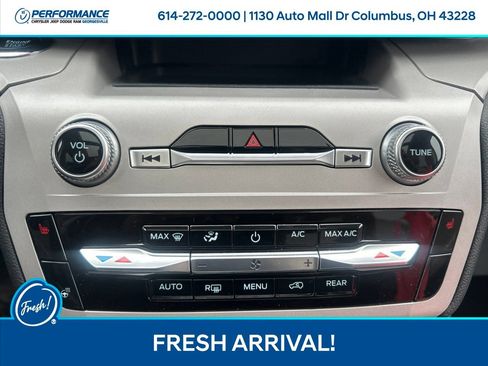 Used 2023 Ford Explorer XLT AWD/4WD image 23