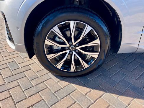 Used 2025 Volvo XC60 B5 Plus image 10