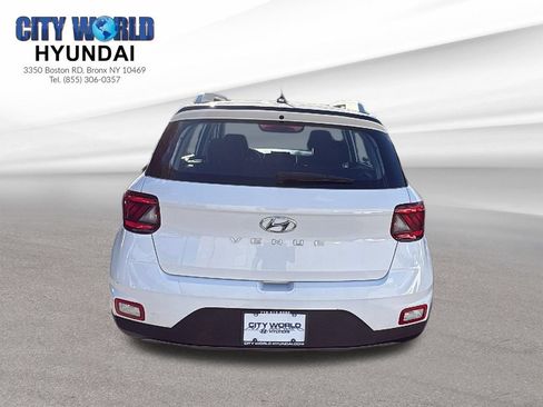 Used 2023 Hyundai Venue SEL FWD image 4