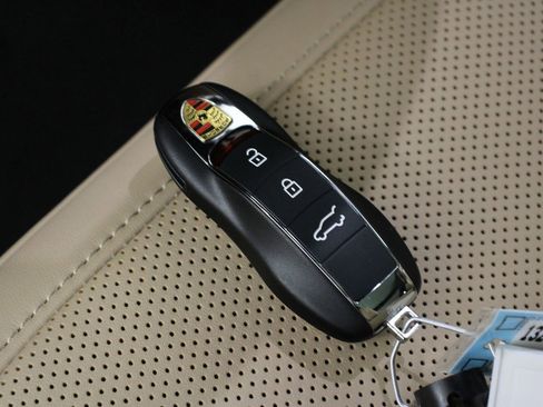 New 2026 Porsche Macan image 23