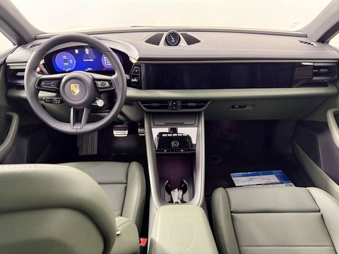 Certified 2025 Porsche Macan 4S Electric AWD/4WD image 16