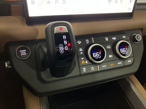 Used 2025 Land Rover Defender 110 X image 26