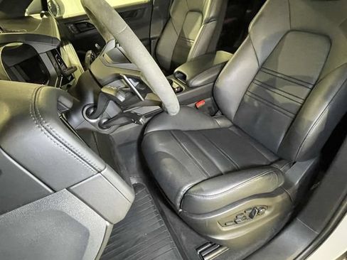 Certified 2025 Porsche Cayenne GTS AWD/4WD image 5