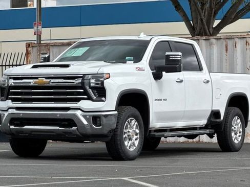 Used 2024 Chevrolet Silverado 2500 LTZ w/ LTZ Convenience Package image 8