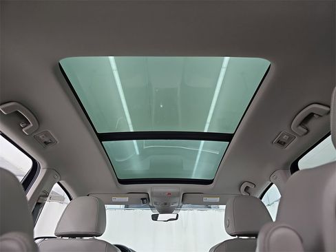 Used 2023 Volkswagen Atlas SEL R-Line image 48