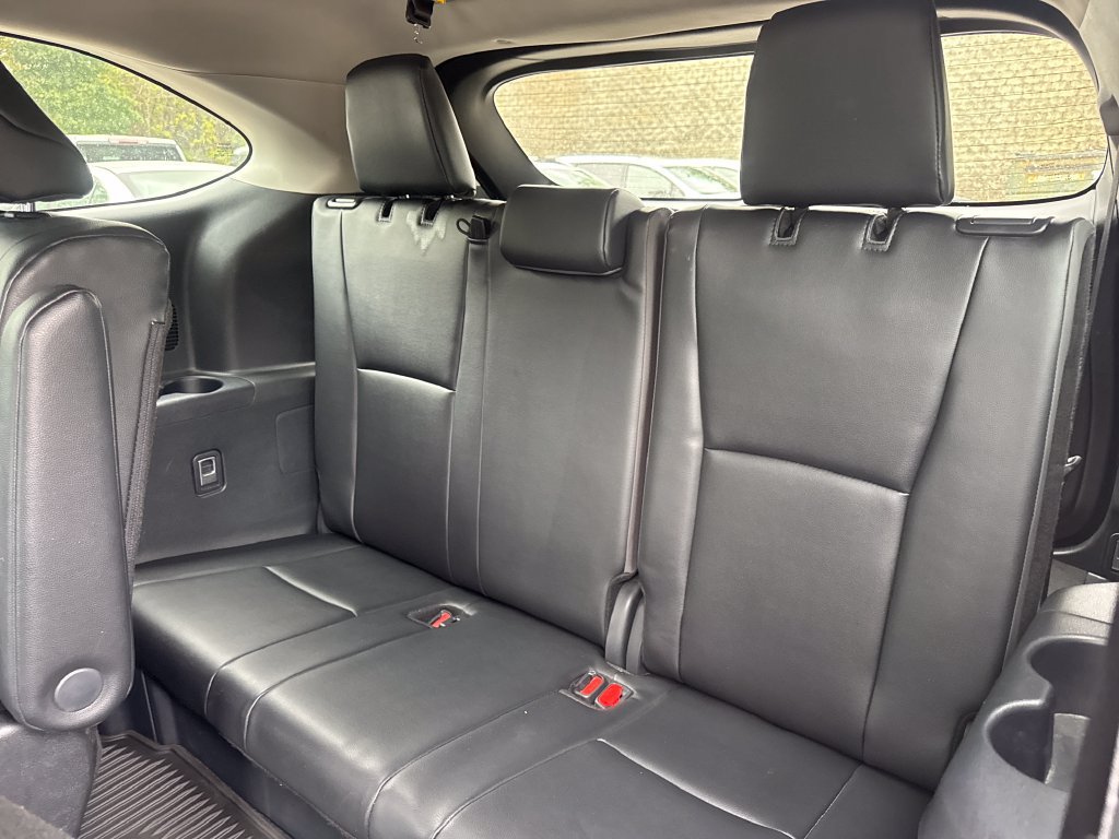 Used 2025 Toyota Highlander XLE FWD image 12