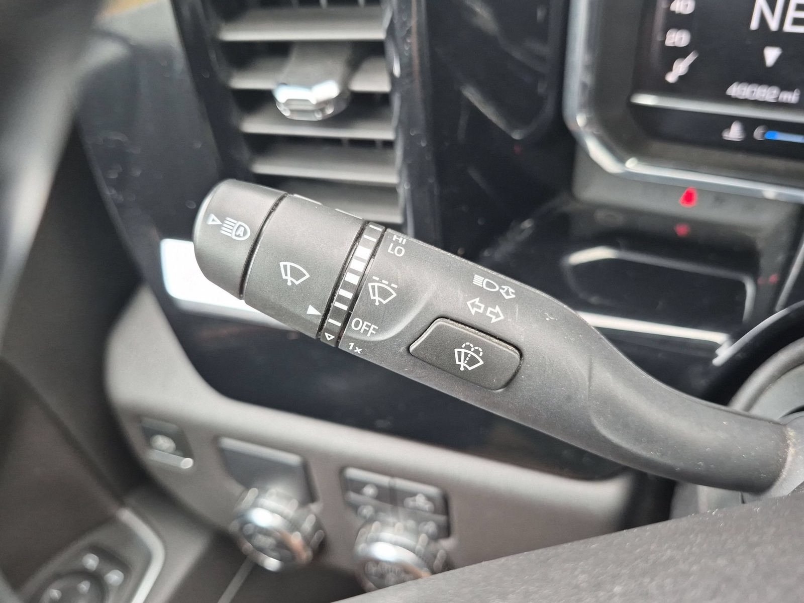 Used 2025 GMC Sierra 1500 SLT RWD image 15