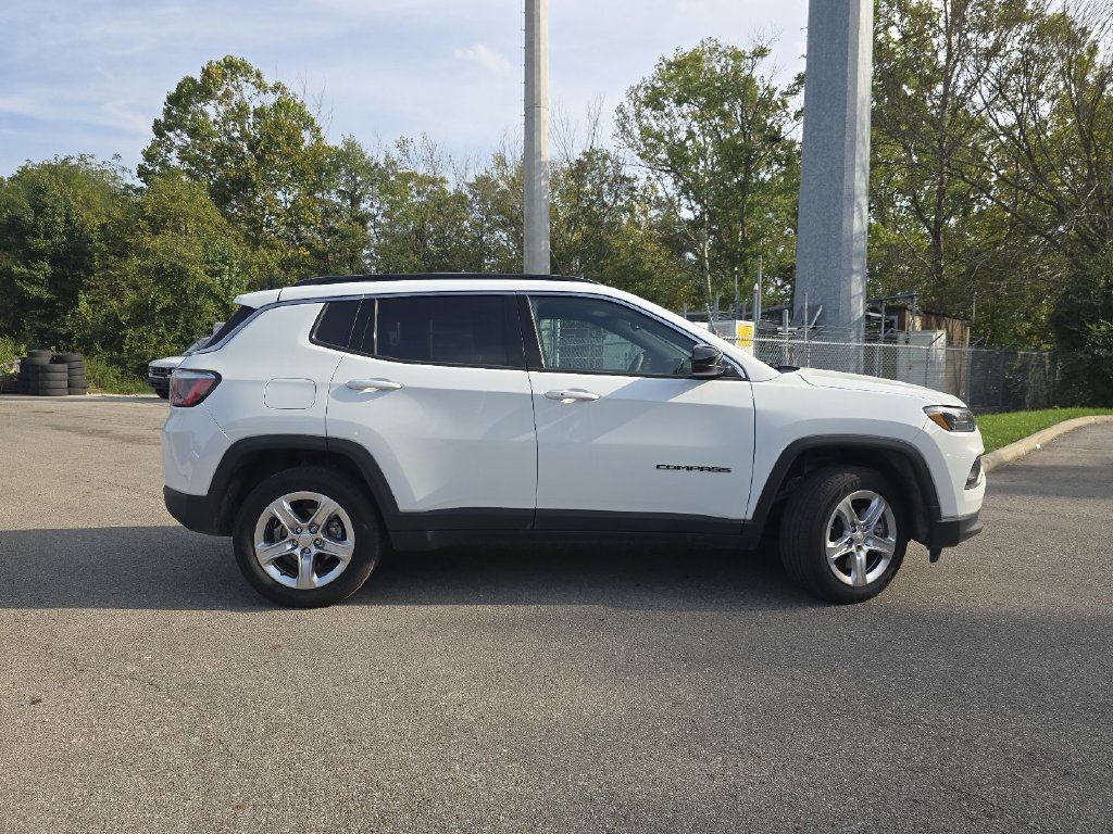 Used 2023 Jeep Compass Latitude w/ Convenience Group AWD/4WD image 14