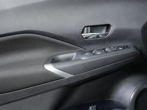 Used 2023 Nissan Kicks SV image 6