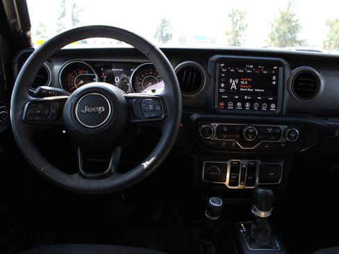 Used 2023 Jeep Wrangler Unlimited Sport AWD/4WD image 9