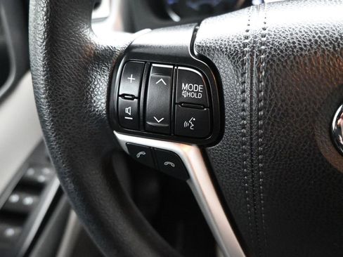 Used 2019 Toyota Highlander LE image 18